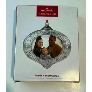 Hallmark Keepsake Family Memories Christmas Tree Photo Holder 2022  NIB